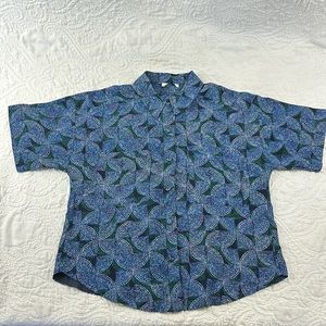 Button down short sleeve flowy shirt women’s small